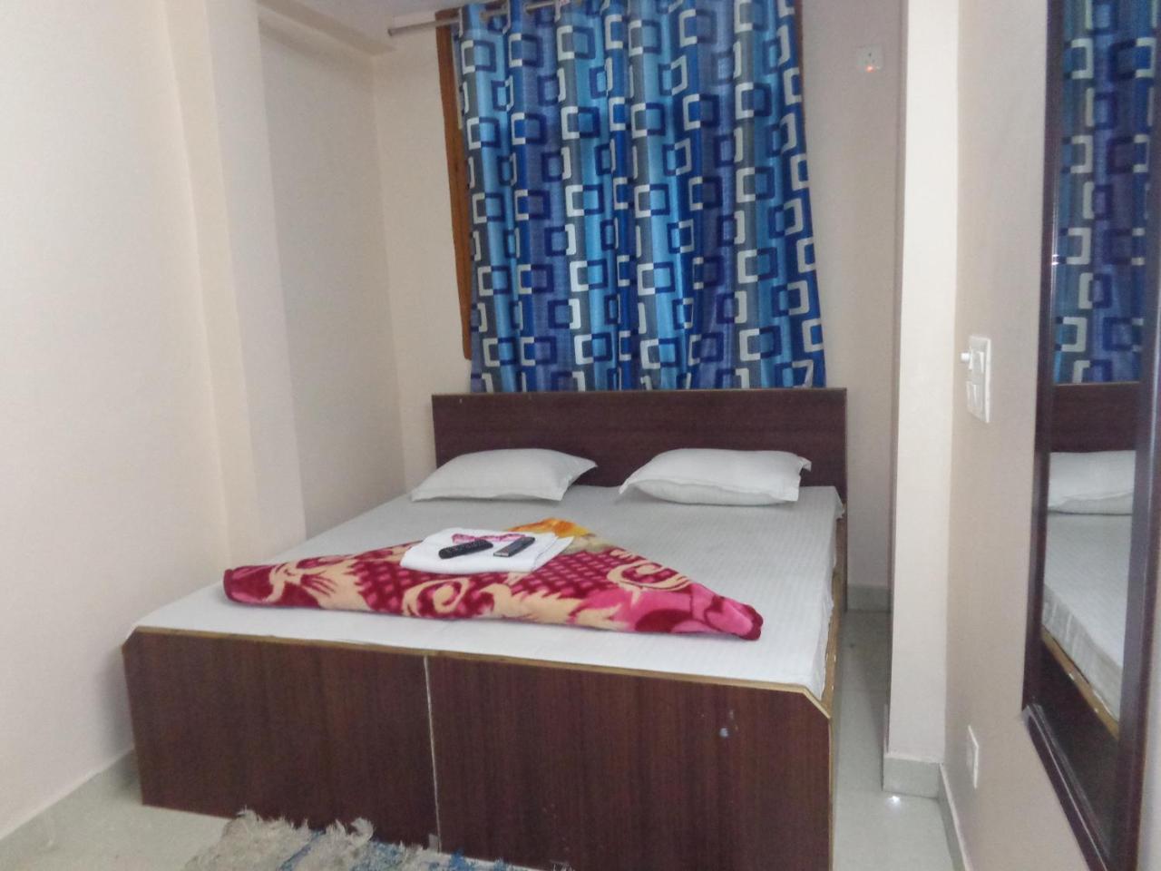 Delhi Inn Нью-Дели Экстерьер фото